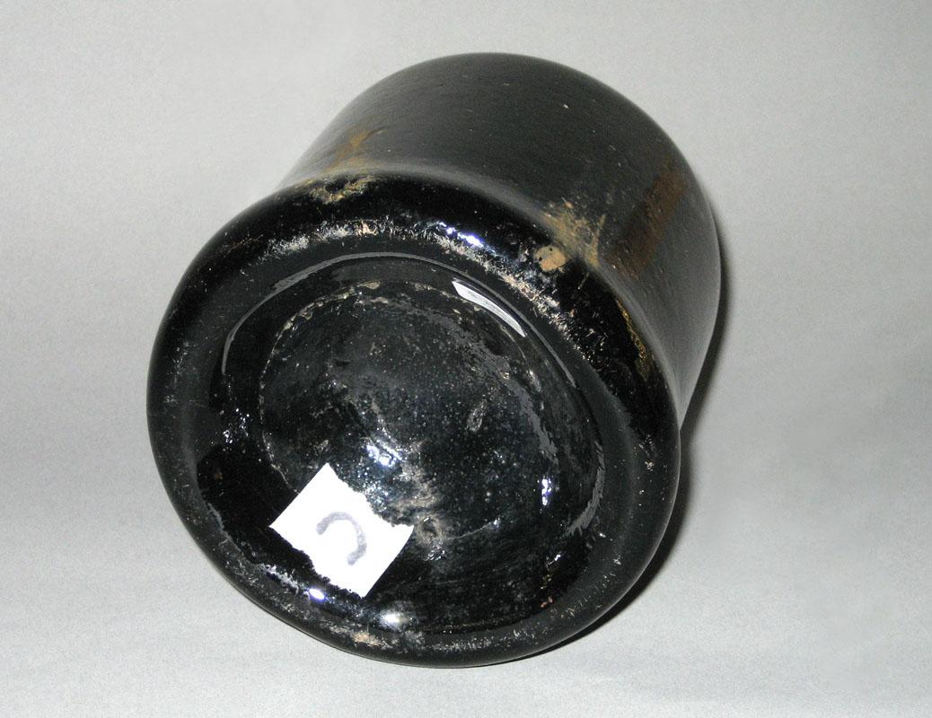 2012.0010.003 Bottle underside