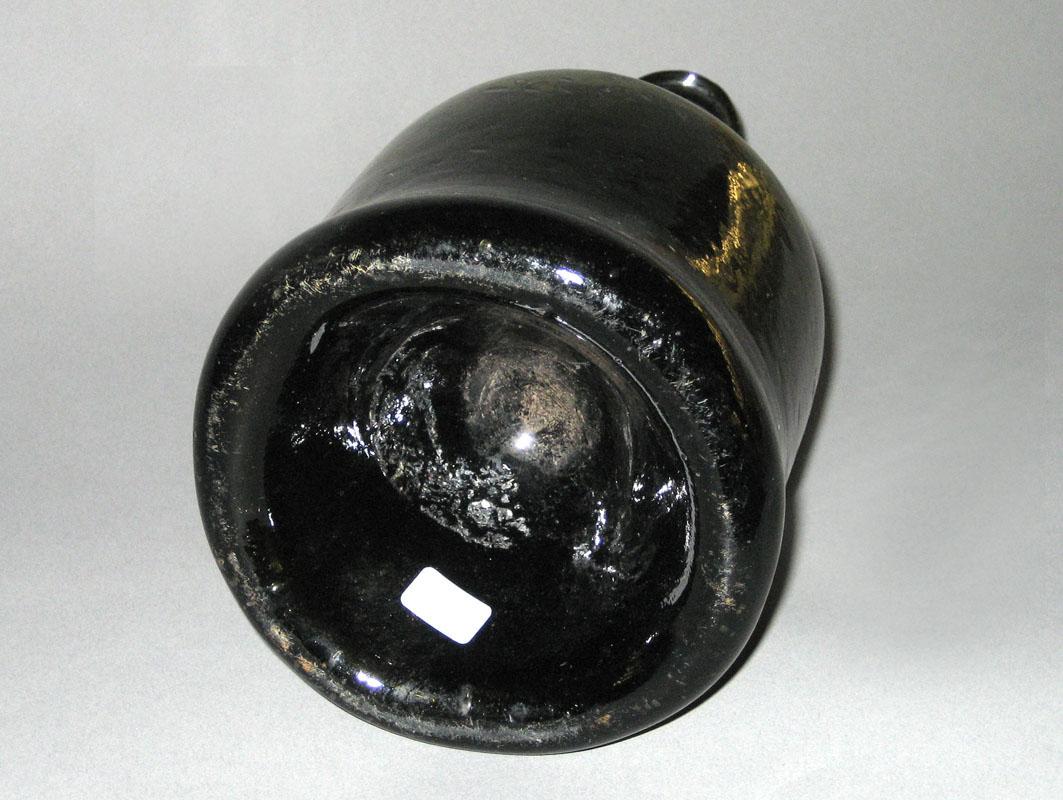 2012.0010.004 Bottle underside