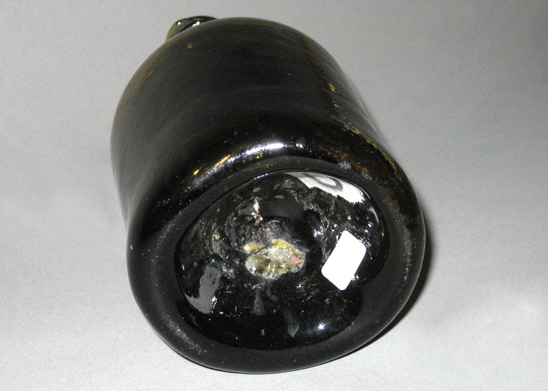 2012.0010.006 Bottle underside