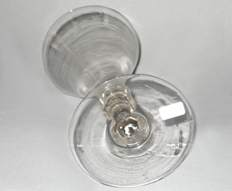2012.0010.007 Wineglass underside