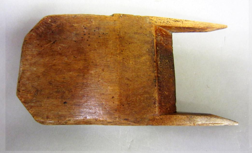 1975.0074.004 Molding plane, wedge view top