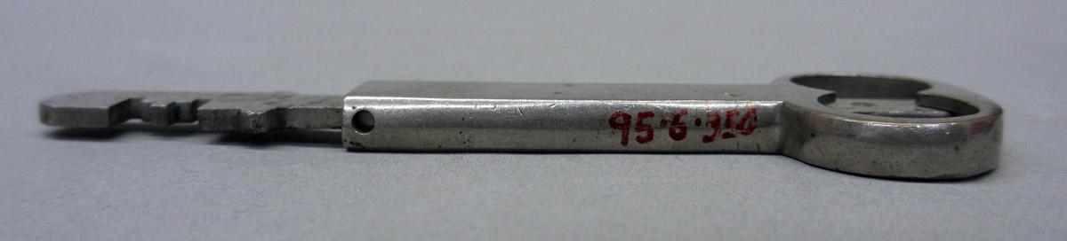 1995.0006.350 Key, Side