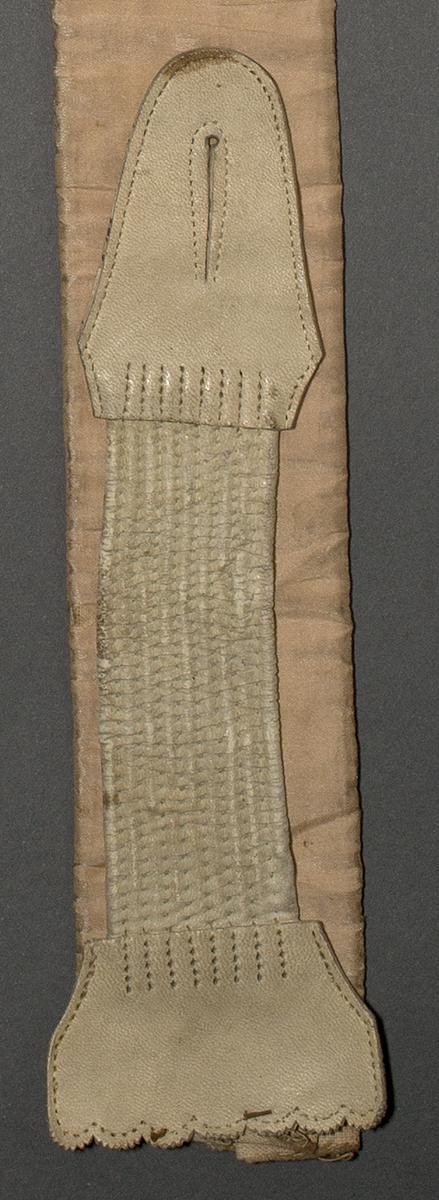 1969.2965 B Suspender, Verso Detail