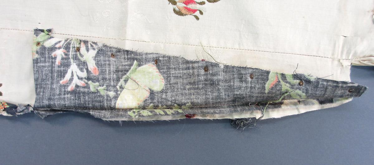 1952.0174 F Textile, woven folded corner
