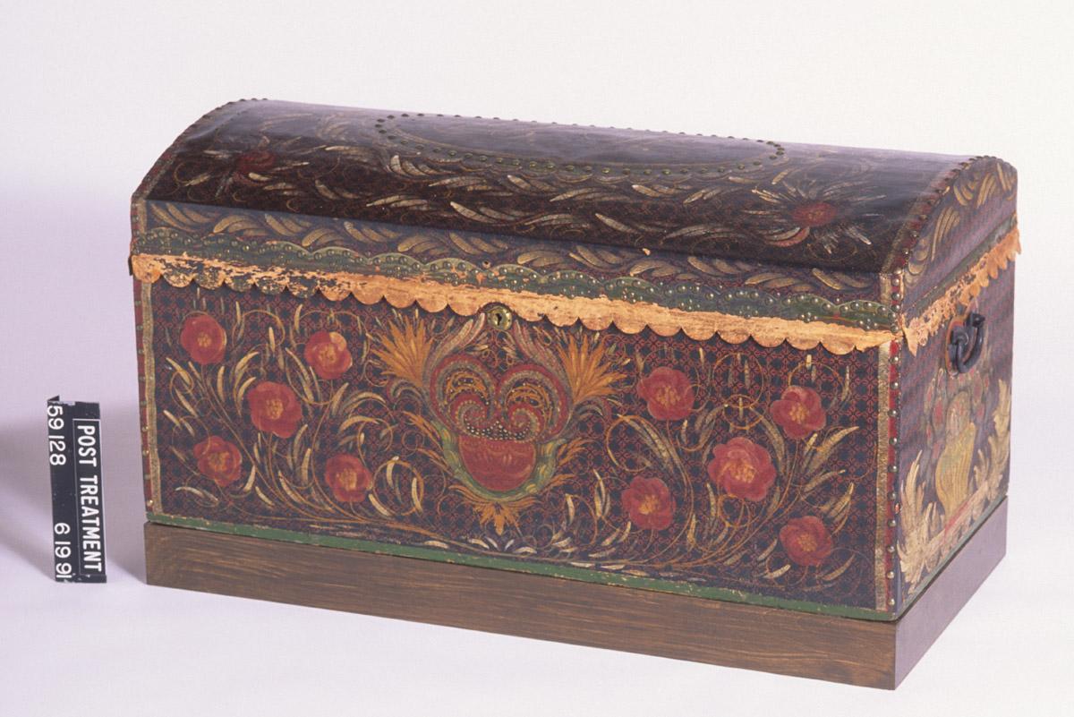 1959.0128 Trunk, view 3