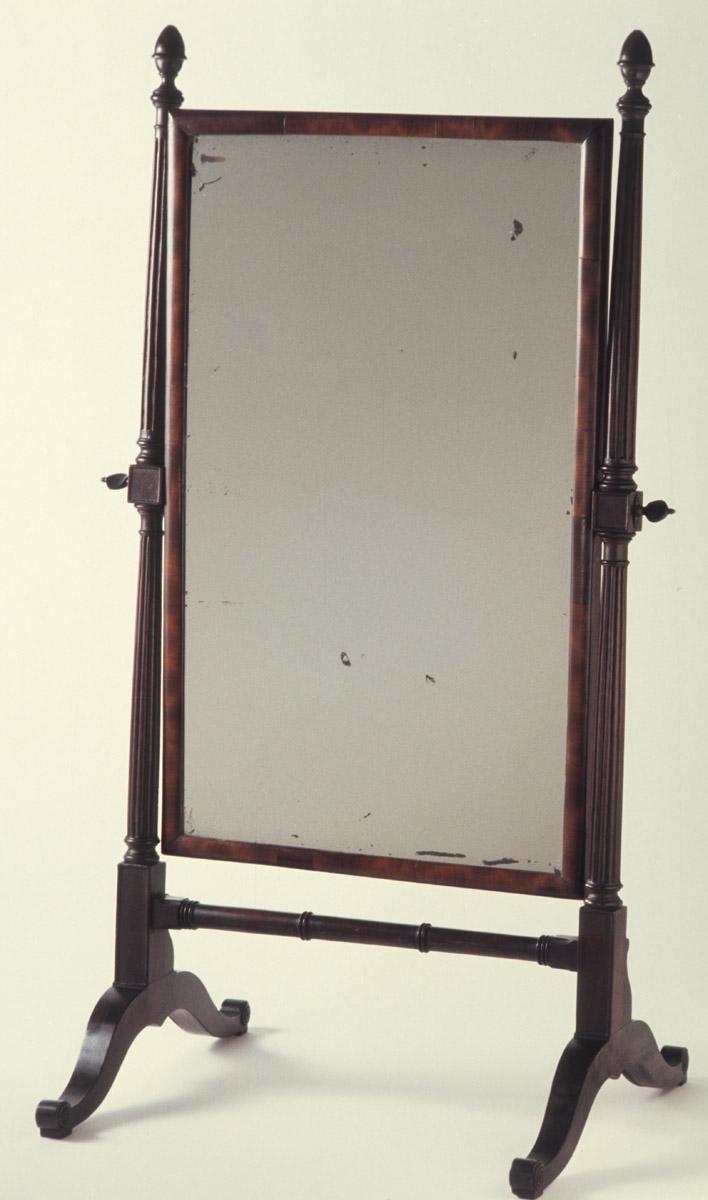 1959.0129 Looking glass or mirror