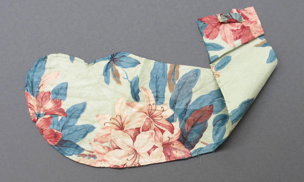 1969.3122.006 Textile, printed folded corner