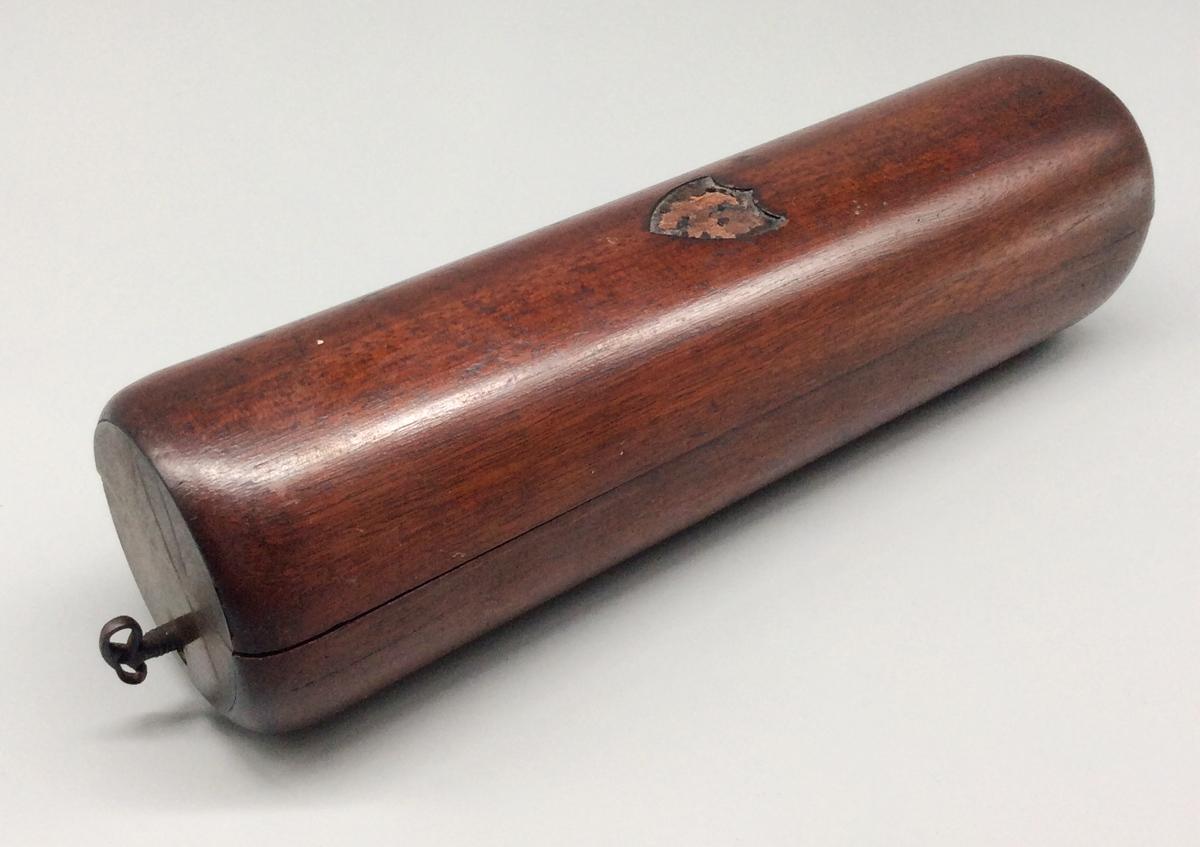 1959.0135 A Shaving box, view 1