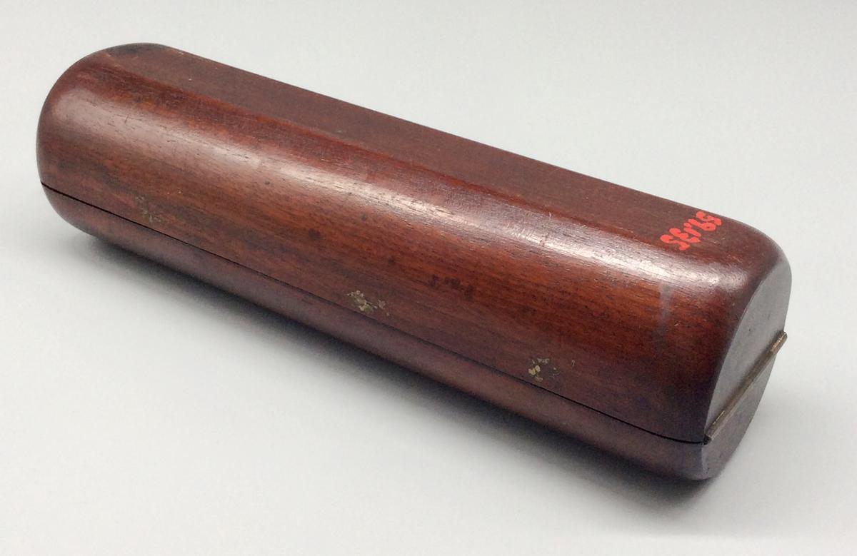 1959.0135 A Shaving box, view 2