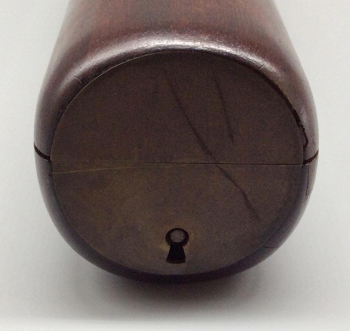 1959.0135 A Shaving box, view 3