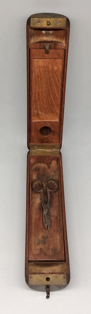1959.0135 A Shaving box, view 5
