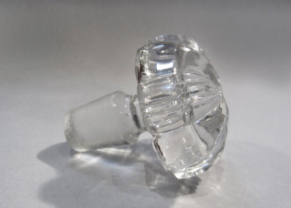 1997.0024 J Cruet bottle lid