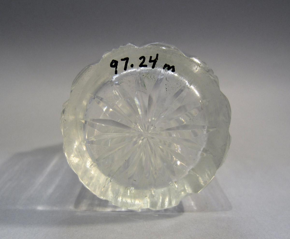 1997.0024 M Cruet bottle, underside