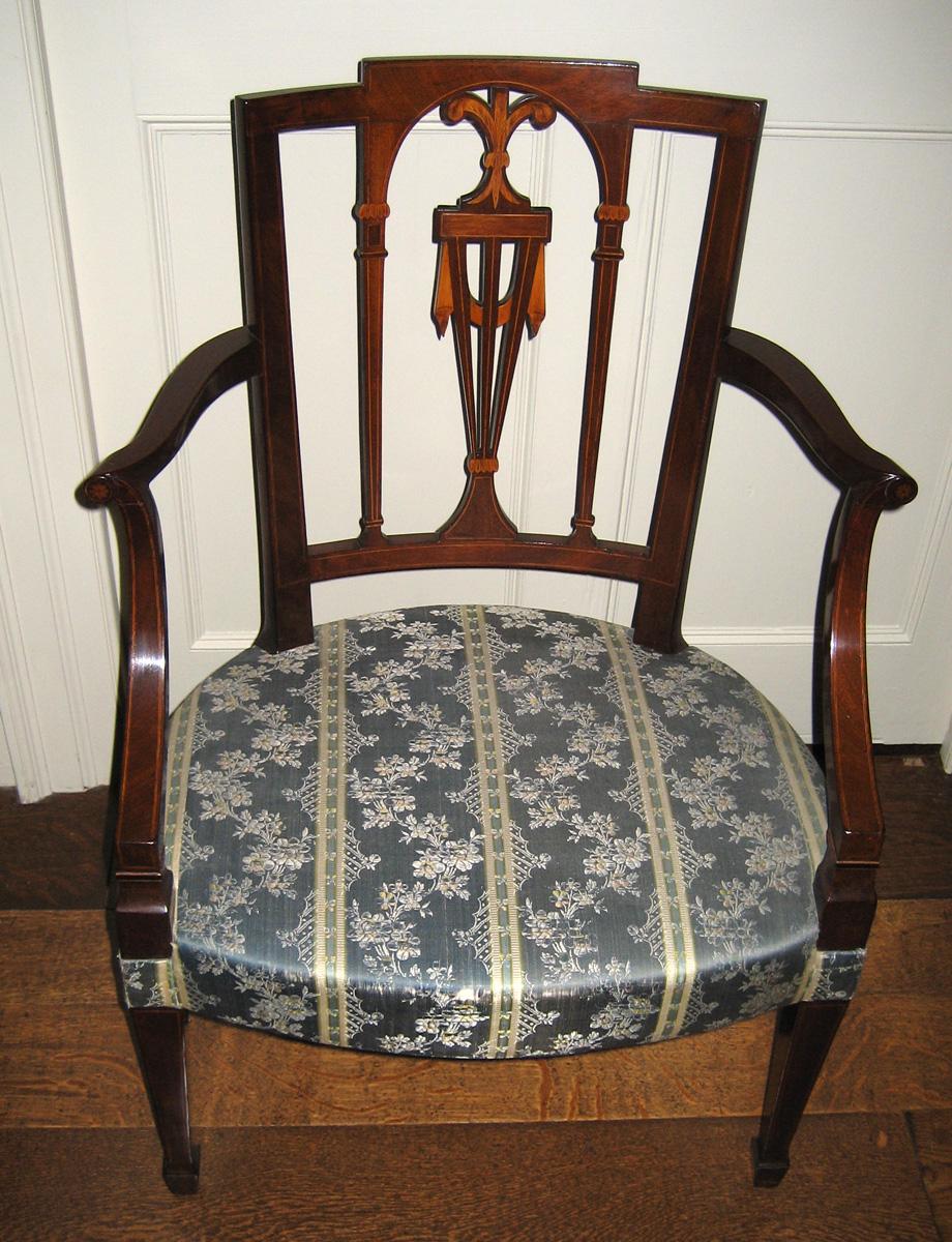 1953.0152.003 Chair view 2