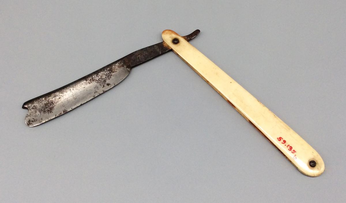 1959.0135 B Razor, view 1
