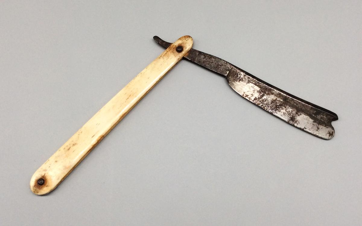 1959.0135 B Razor, view 2