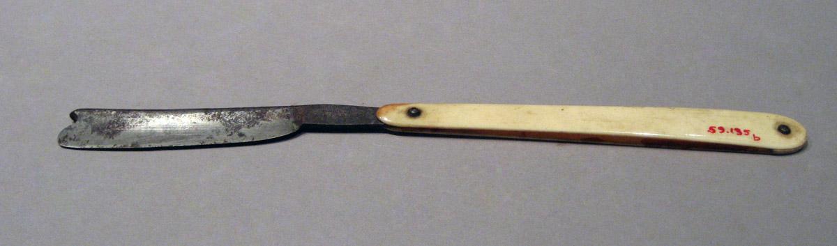 1959.0135 B Razor