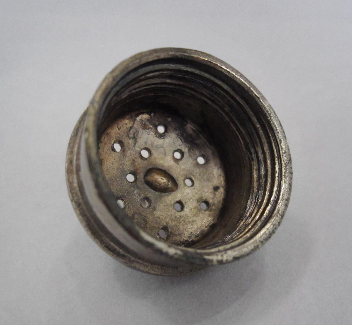 1997.0024 F Cruet bottle, lid, view 2
