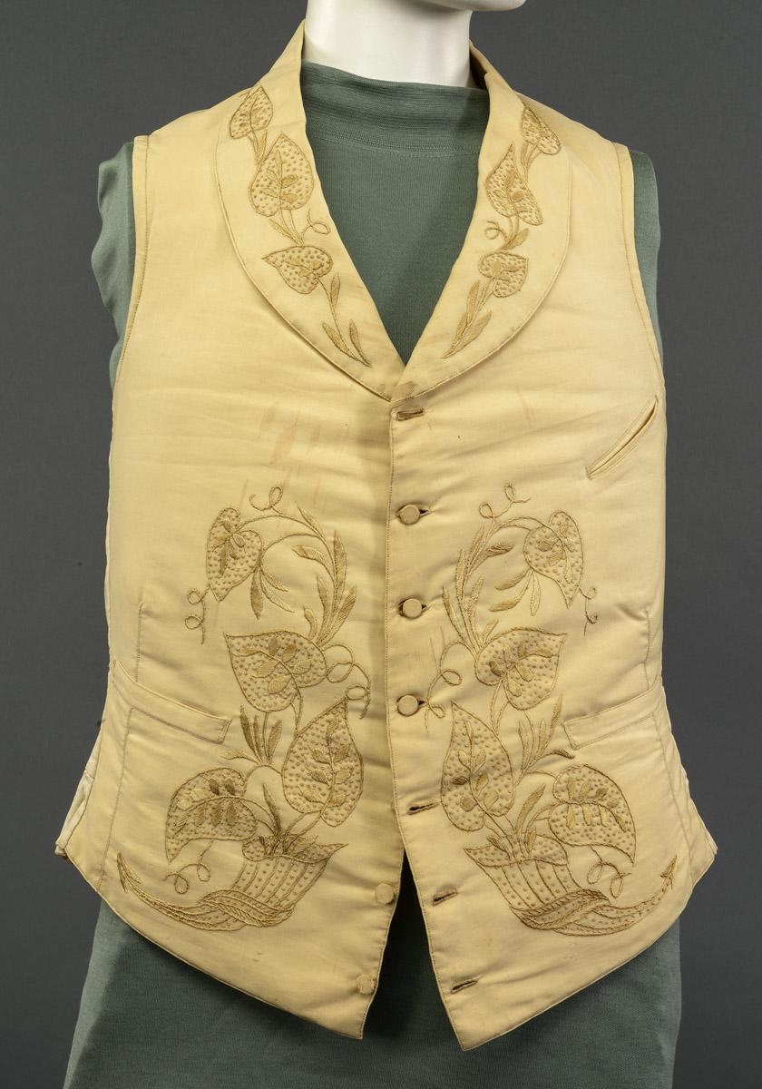 2012.0017 Waistcoat, on mannequin