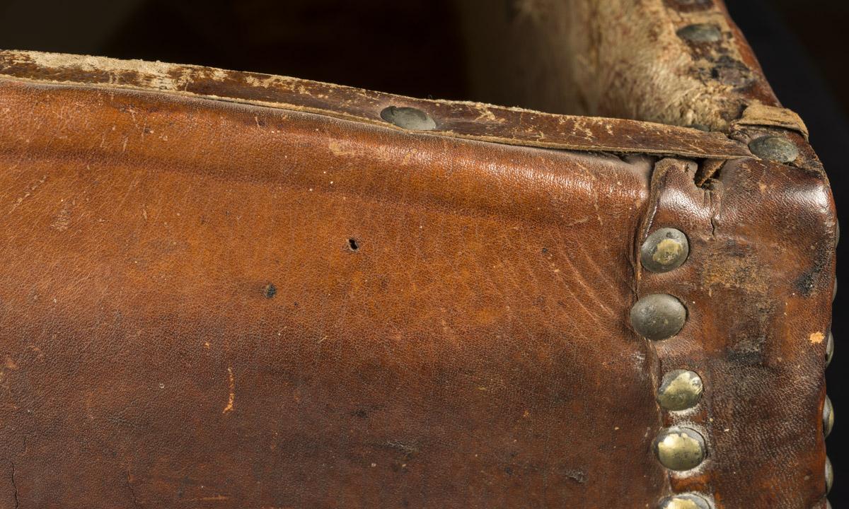 1959.0155 Trunk, leather, detail