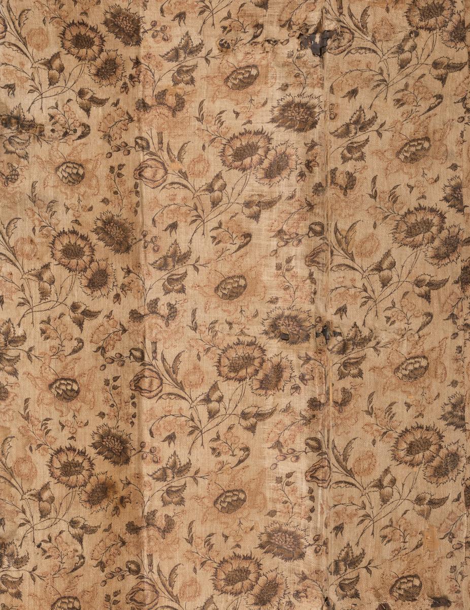 1959.0155 Trunk, textile, detail 1
