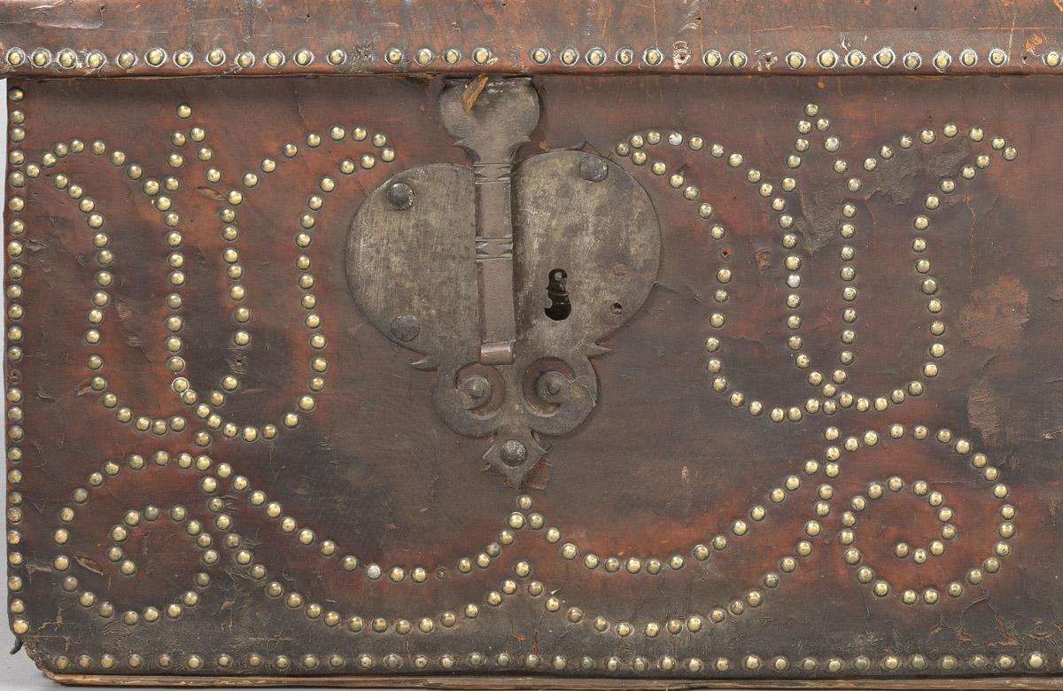 1959.0155 Trunk, front, detail 1