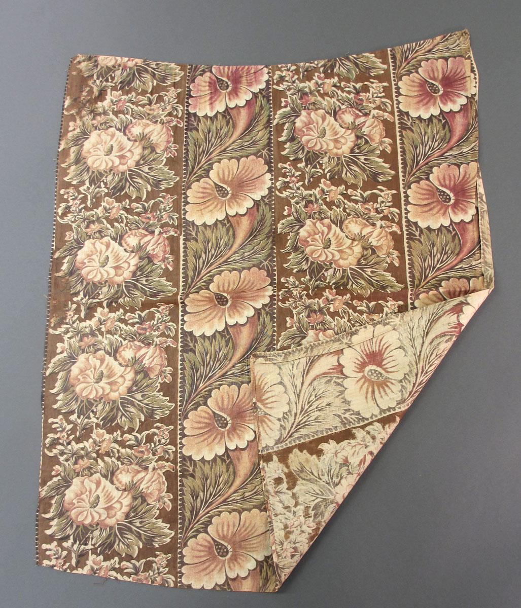 1969.3589.003 Textile, printed folded corner