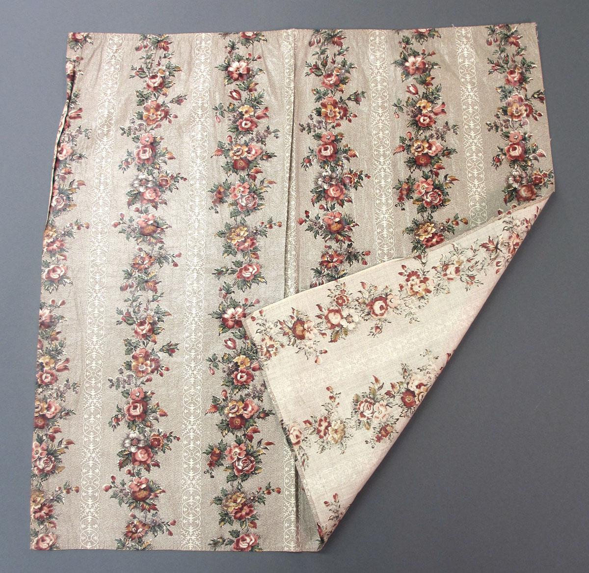 1960.0280.004 Textile, printed folded corner
