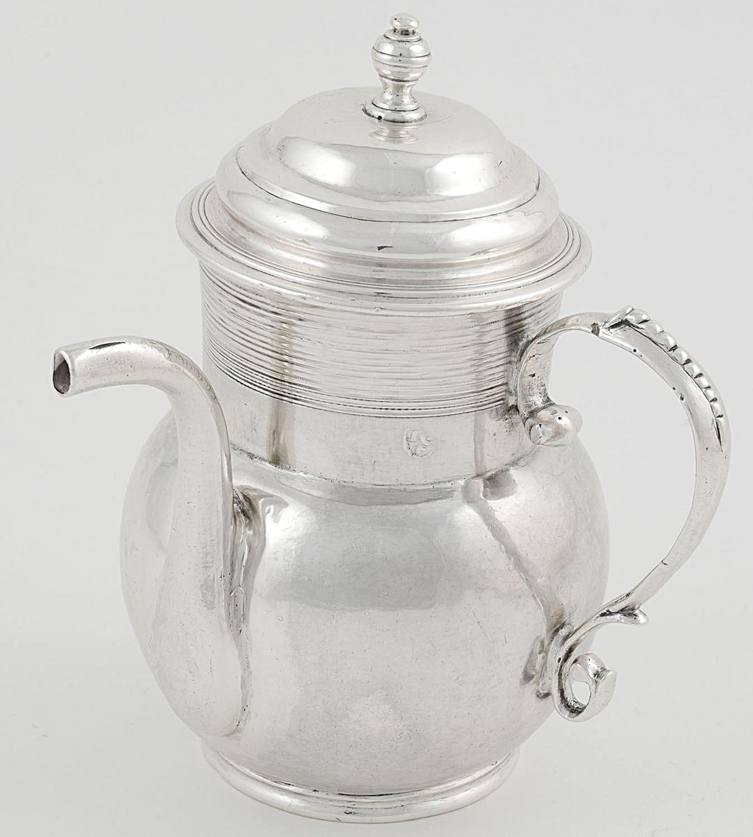2012.0012 A, B Spout Cup