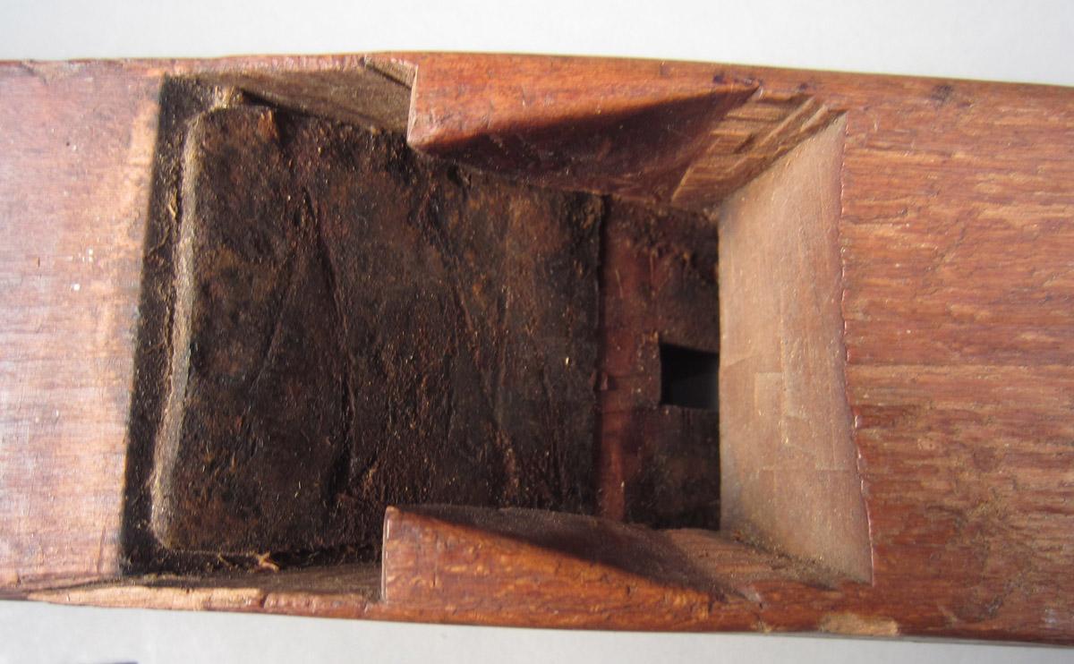 1959.0158.002 A Tongue plane, Throat