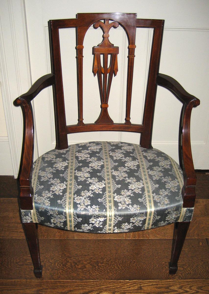 1953.0153.004 Chair view 2