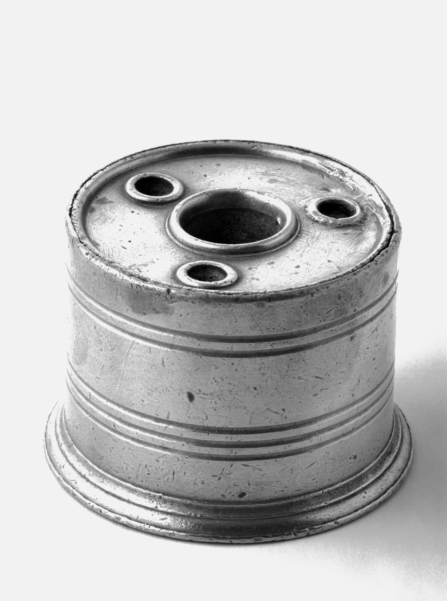 1953.0155.017 Pewter inkwell