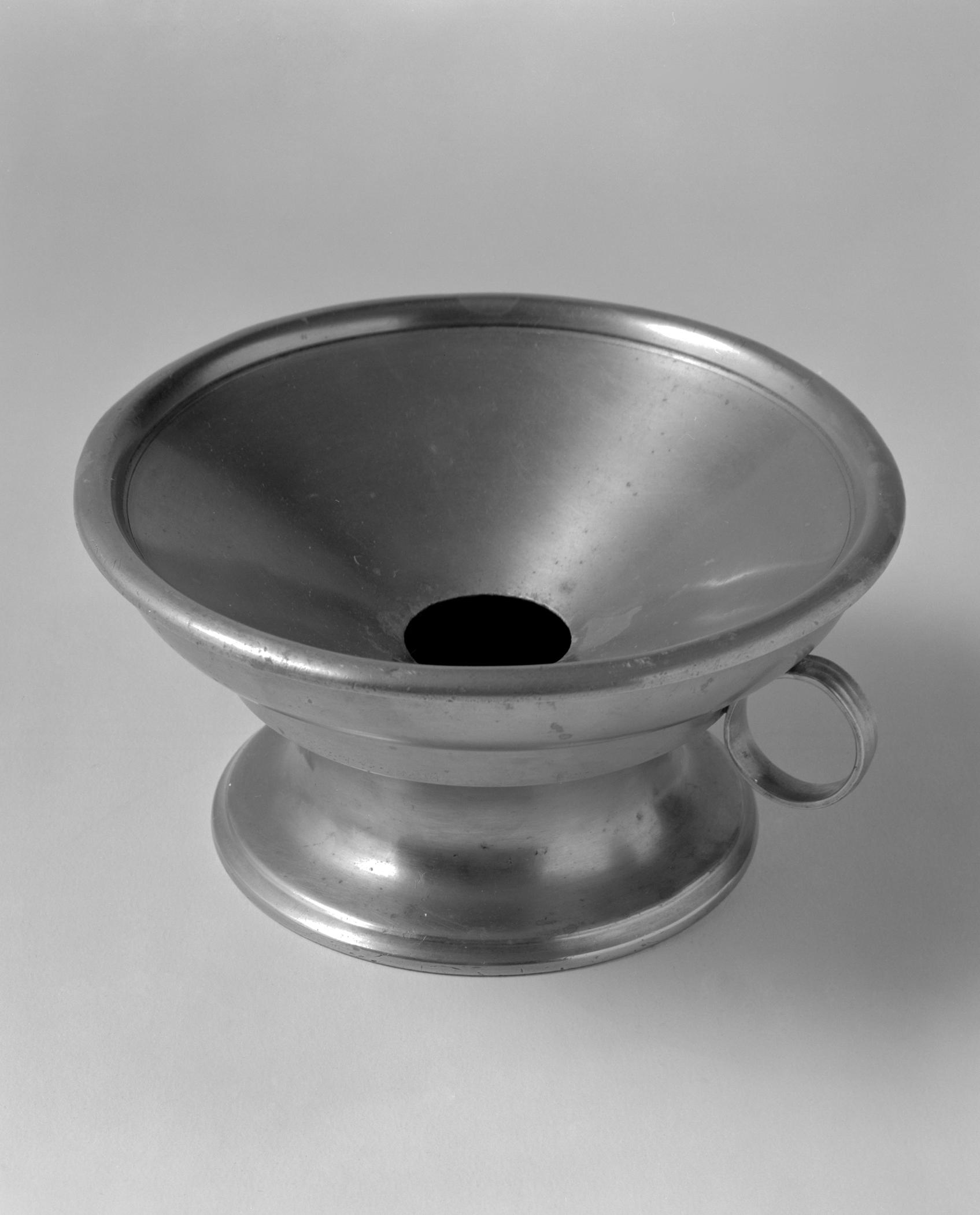 1953.0155.020 A, B Britannia spittoon