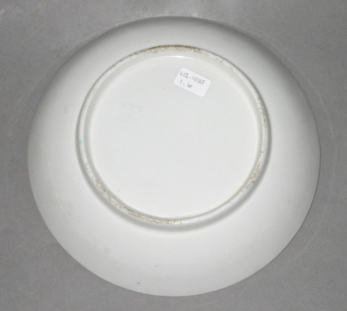 2012.0033.001.006 Saucer bottom