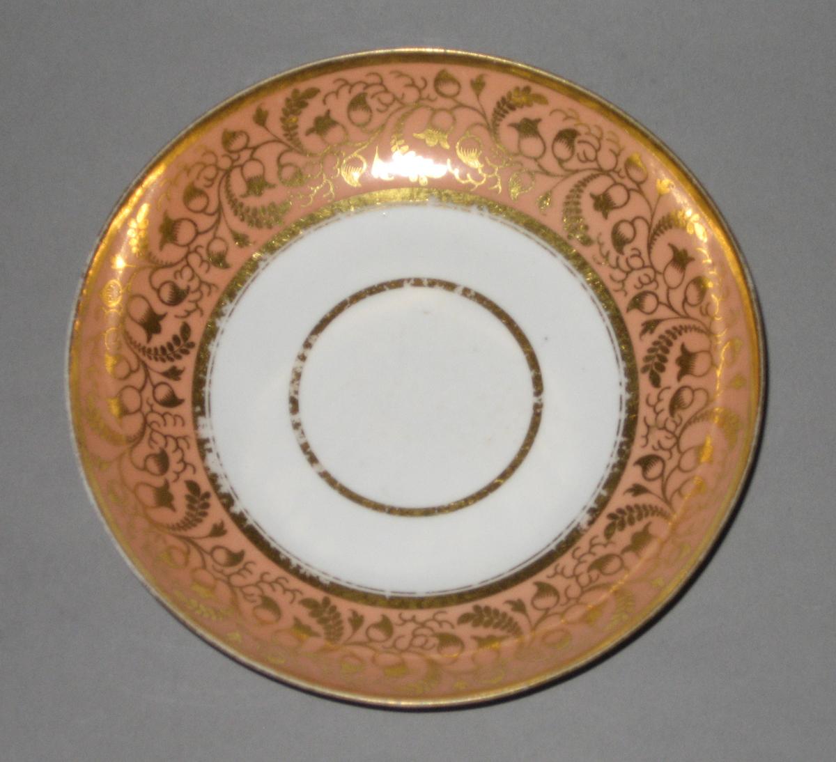 2012.0033.001.008 Saucer