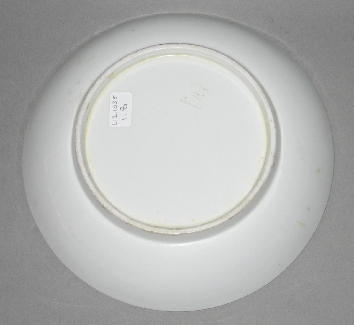 2012.0033.001.008 Saucer bottom