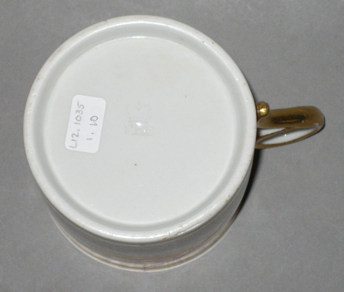2012.0033.001.010 Cup bottom