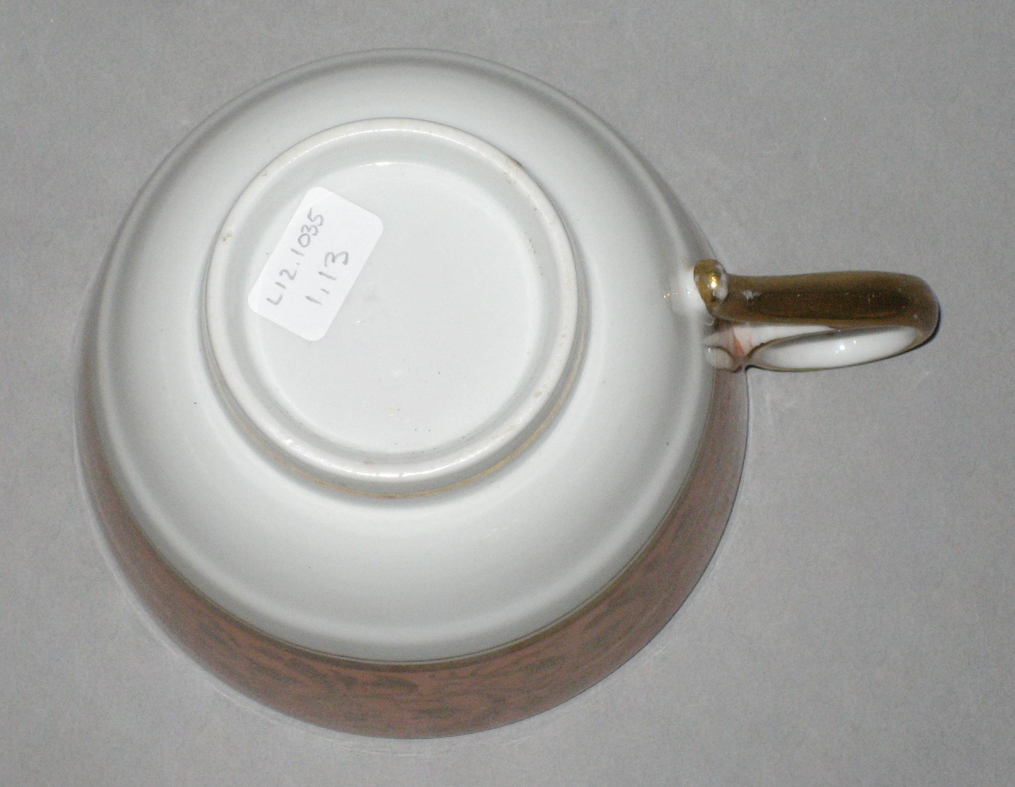 2012.0033.001.013 Teacup bottom