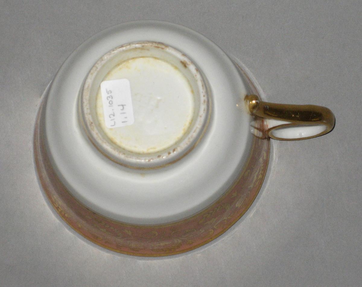 2012.0033.001.014 Teacup bottom