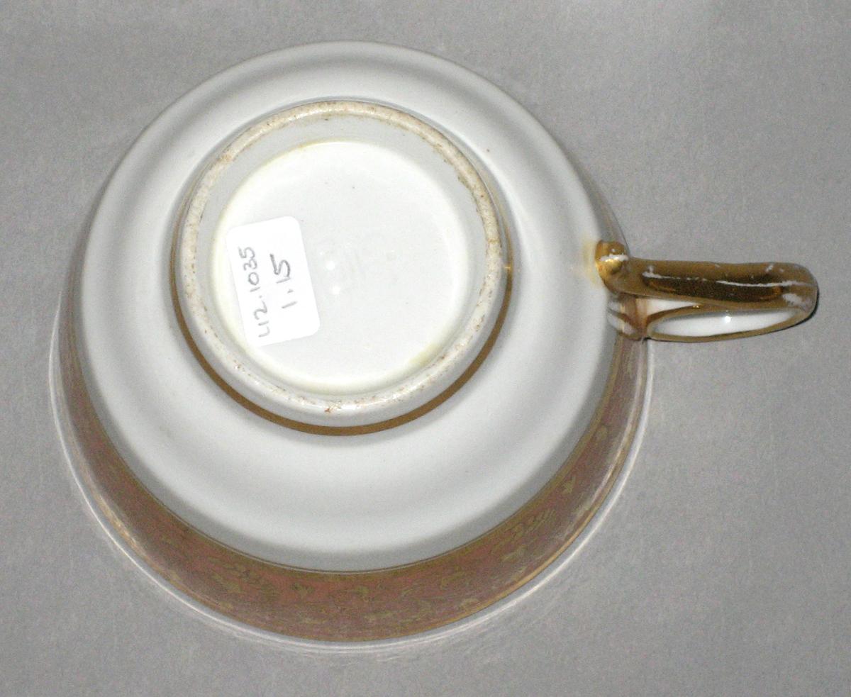 2012.0033.001.015 Teacup bottom