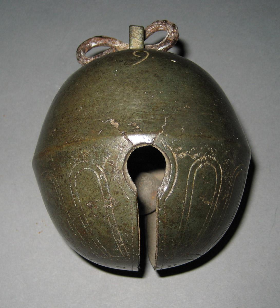 1953.0155.043 Bell