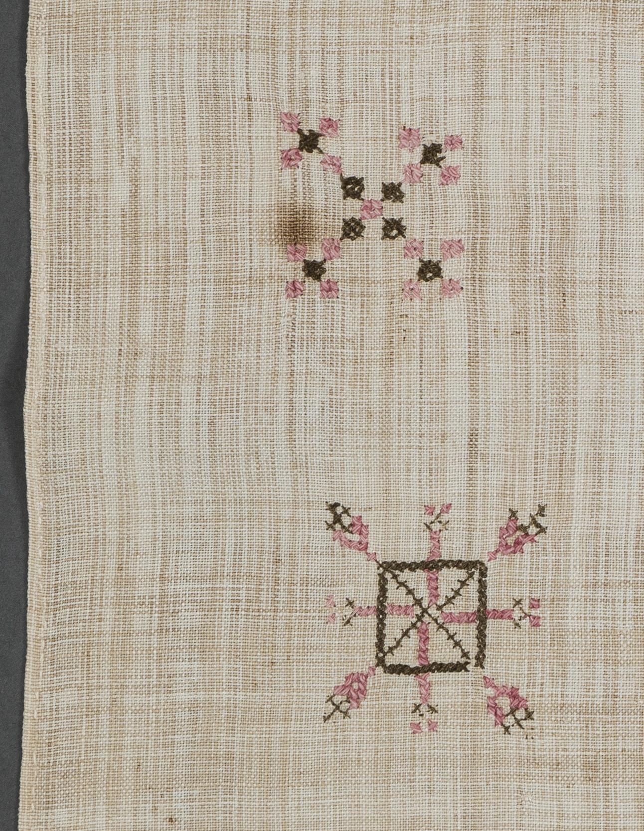 2013.0031.166 Towel, detail 3