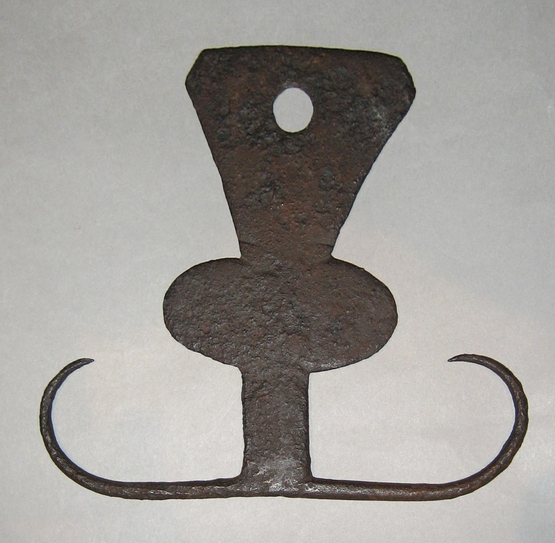 1953.0155.047 Skewer holder