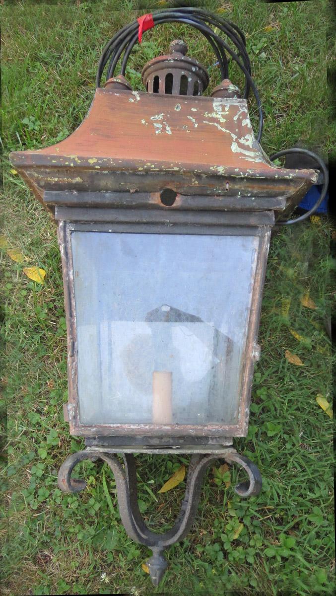 1969.8677 C lantern