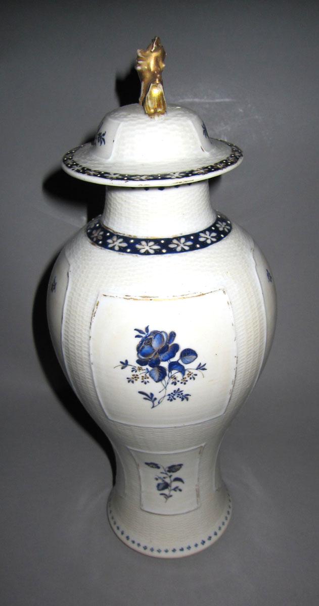 1959.0525.001 A,B Porcelain garniture face two