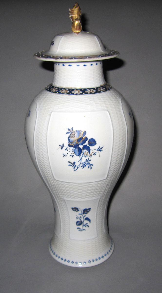 1959.0525.002 A,B Porcelain garniture face two