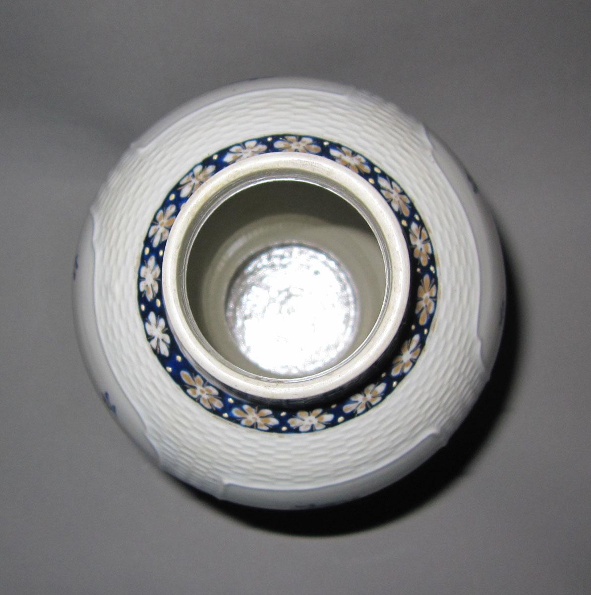 1959.0525.002 A Porcelain garniture top
