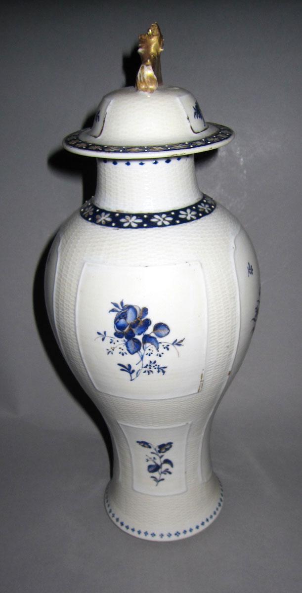 1959.0525.003 A,B Porcelain garniture face two