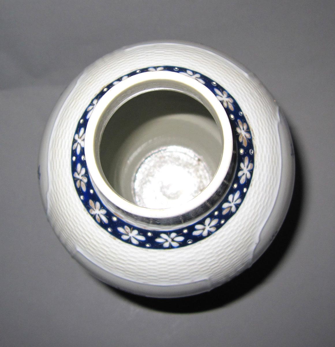 1959.0525.003 A Porcelain garniture top