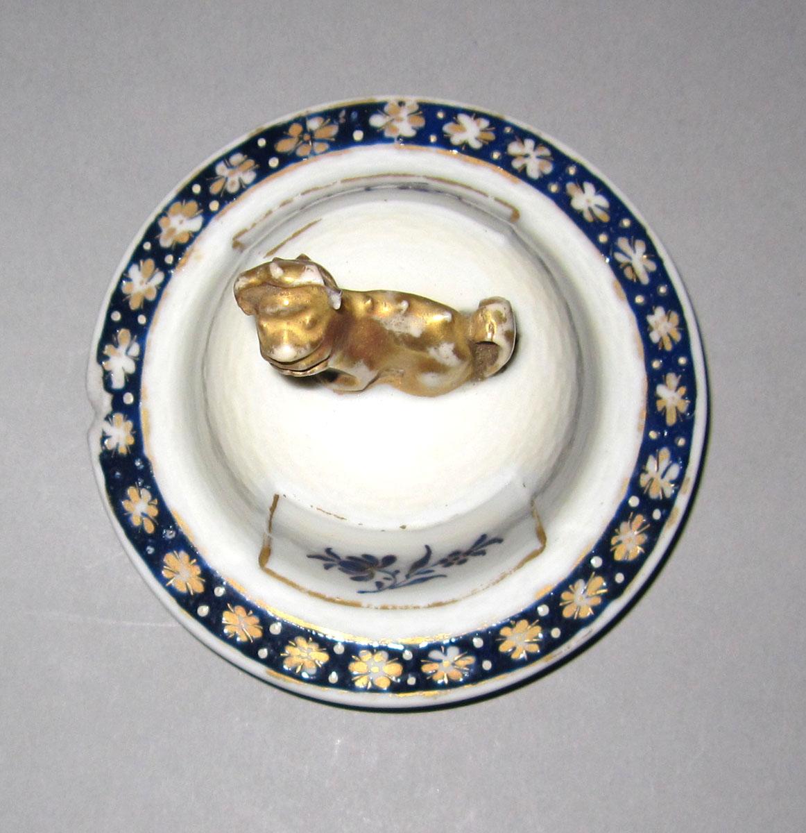 1959.0525.003 B Porcelain garniture top